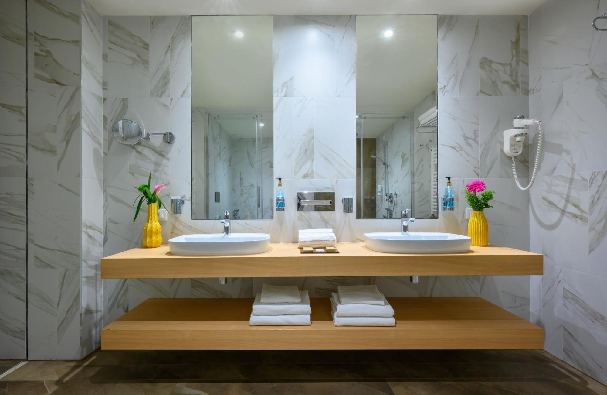 Leonardo Hotel Lago Di Garda - Wellness And Spa ラツィーゼ エクステリア 写真
